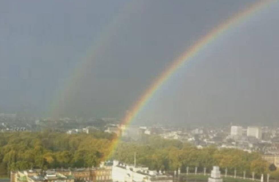 “La sonrisa de Dios”: minutos antes de la muerte de la reina Isabel II, un arcoíris brilló intensamente sobre el palacio de Buckingham