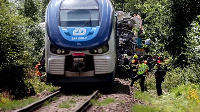 Tres muertos y decenas de heridos en un choque de trenes en República Checa
