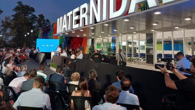 La nueva inauguración de la Maternidad contó con la presencia del gobernador, Juan Schiaretti, quien cortó las cintas.