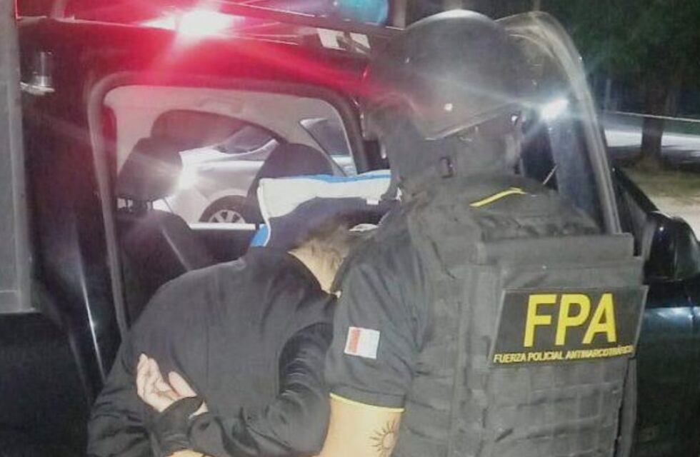 Detuvieron a una pareja que vendía marihuana y cocaína desde su casa en Marcos Juárez