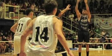 Gran debut de Iván Gómez Lepez en Racing de Olavarría.