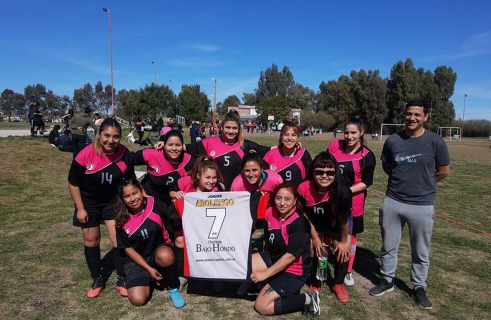 Fútbol femenino: Venus y Las Cachos marcan el ritmo del torneo