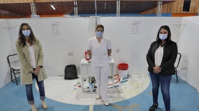 La secretaria de Salud, Dra. María Eugenia Cóccaro, señaló que “hoy comenzó la campaña de vacunación para el resto de los médicos del sector público y privado".