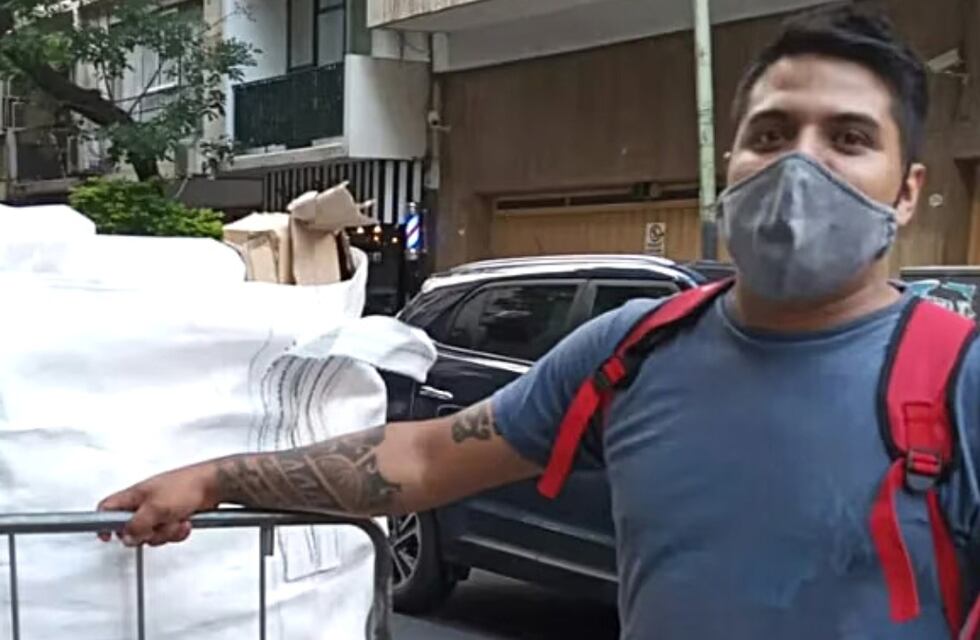 Alejandro, el joven que trabajó de cartonero para pagar sus estudios y hoy está por recibirse de programador