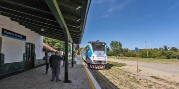 Las viejas estaciones ferroviarias de Capilla del Monte y de La Cumbre recuperaron ayer su función original. (La Voz)