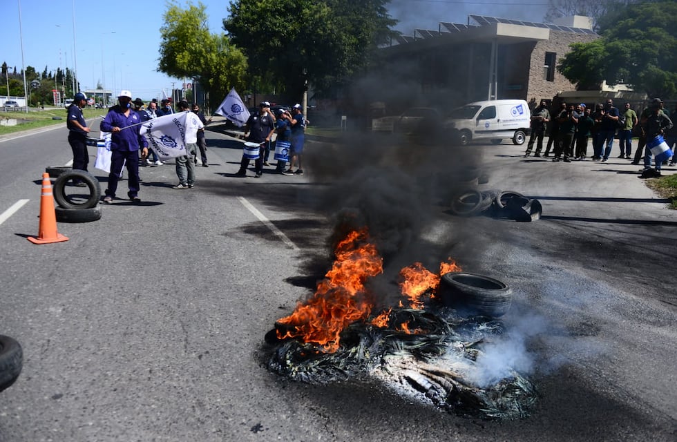 Crecen las protestas: corte en importante acceso a Córdoba
