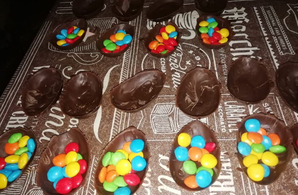 Pascuas felices: las historias de 2 mujeres que prepararon 1.000 huevos para quienes menos tienen