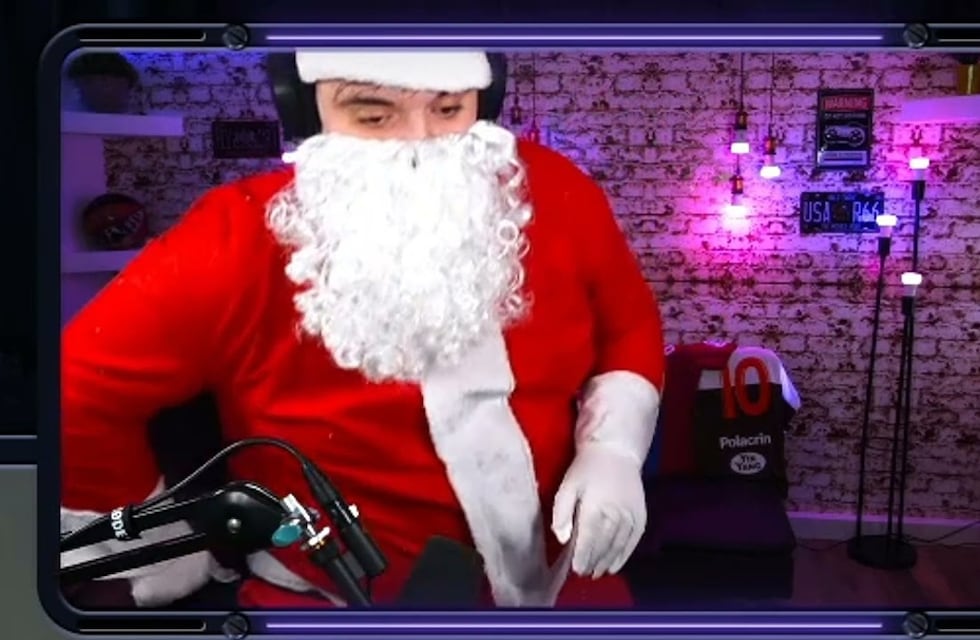 Ibai Llanos festejó Navidad disfrazado de Papá Noel y cantando “Como Si No Importara” de Duki y Emilia Mernes