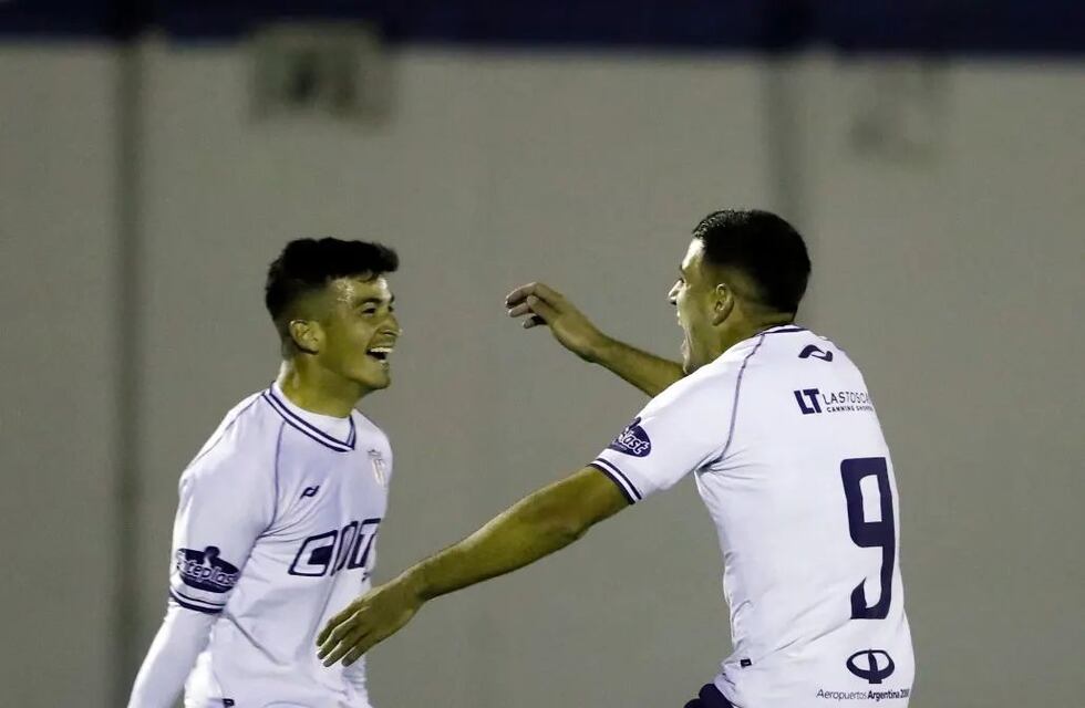 Durísima derrota de Atlético: perdió 4 a 0 con Tristán Suárez y complica su permanencia