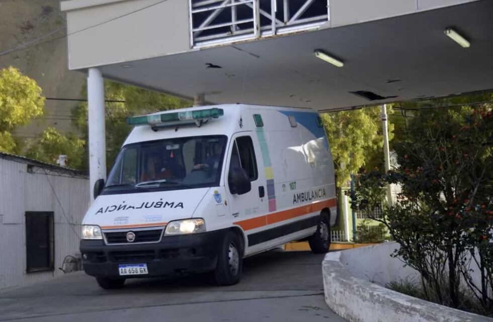 Un hombre se subió al techo de su casa para repararlo pero se cayó y murió