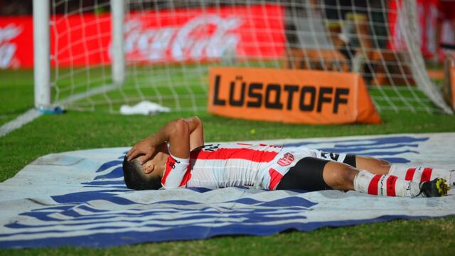 Increible. Lo ganaba Instituto y Argentinos Juniors se lo dio vuelta con un gol de Maxi Romero, a quien le habían robado la camiseta (Nicolás Bravo / La Voz).