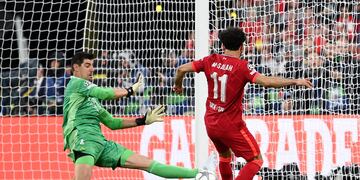 Thibaut Courtois le atajó una pelota increíble Mohamed Salah.