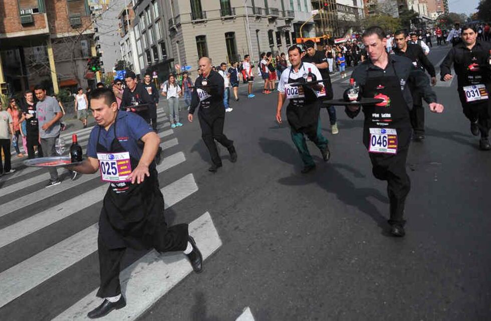 Carrera de Mozos en Córdoba: vuelve el tradicional evento con un premio de 100 mil pesos