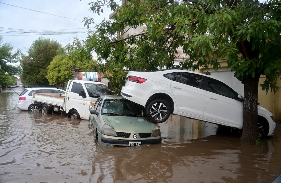 Bahía Blanca: provincia depositó tres mil subsidios para los damnificados por la inundación