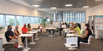 La reunión se realiza en la sede del ministerio de Educación porteño. (Clarín)