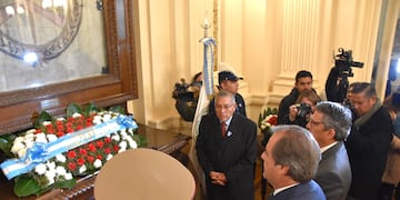 En el acto en la Casa de Gobierno el vicegobernador Alberto Bernis (al centro) afirmó enfáticamente que la provincia de Jujuy es "cada vez más belgraniana".
