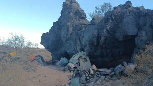 Como consecuencia de las inundaciones en Neuquén, una familia debe dormir en una cueva.