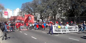 Caos de tránsito en el centro de la Ciudad de Buenos Aires.