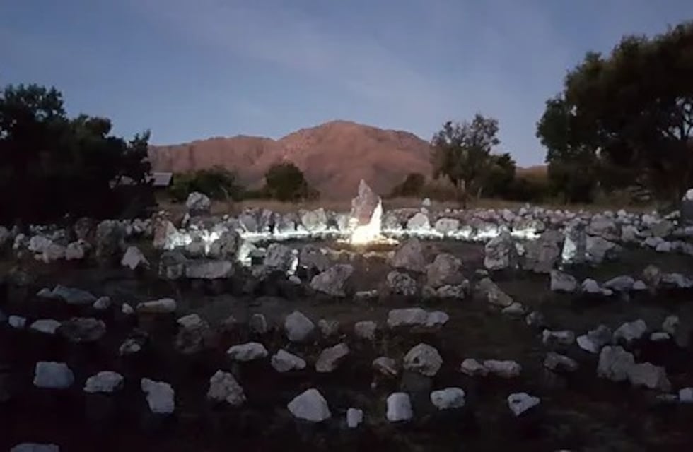 Un laberinto “energético” en Capilla del Monte que despierta la curiosidad de los turistas