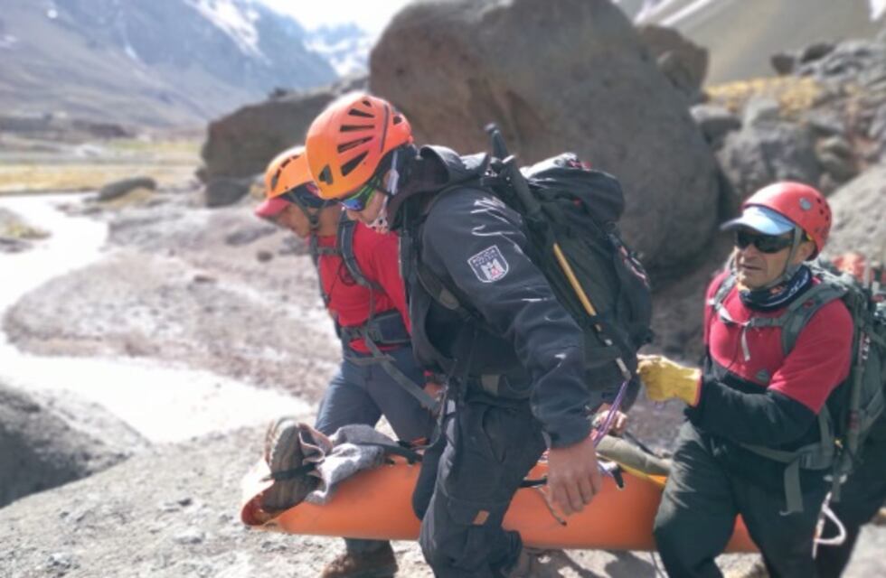 Fotos: así fue el rescate de un andinista herido por un derrumbe en Potrerillos