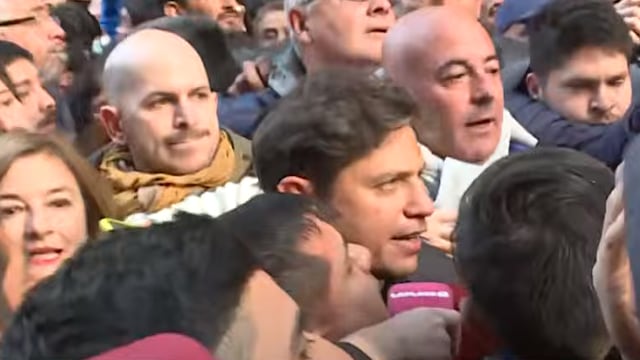 Axel Kicillof estuvo presente en la movilización de Cristina Kirchner en Recoleta y a su lado estaba  Fernando Sabag Montiel.