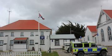 Malvinas: buscan 20 cuerpos de soldados argentinos al norte de Isla Soledad