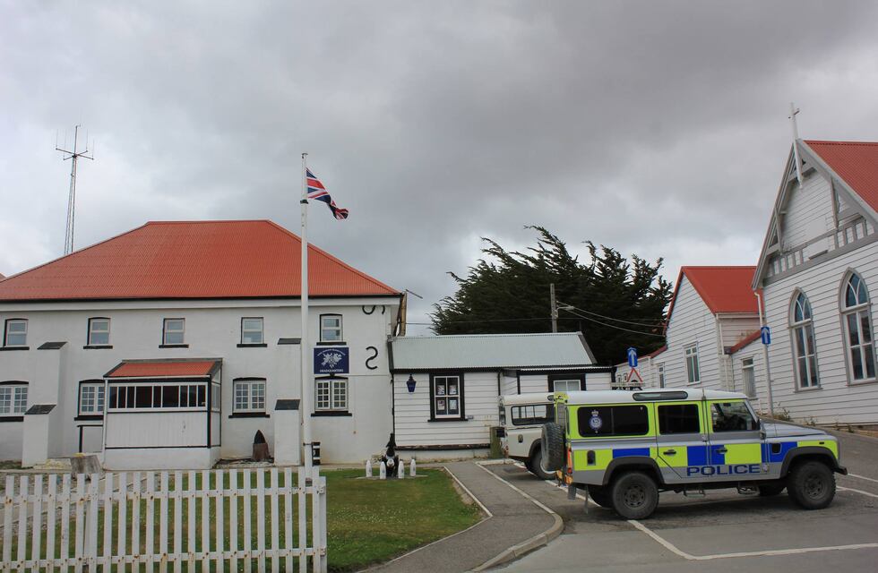 Malvinas: buscan 20 cuerpos de soldados argentinos al norte de Isla Soledad