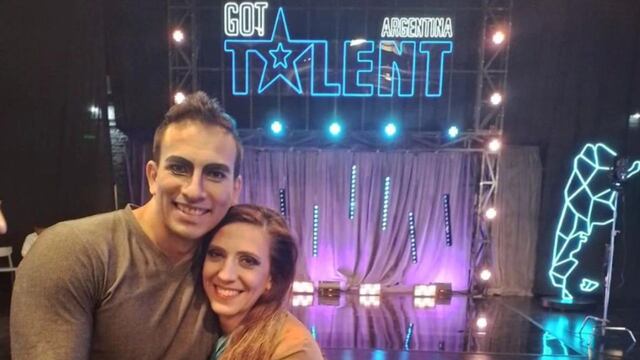 El dúo chaqueño que hizo una acrobacia con Abel Pintos.