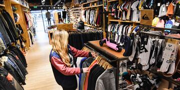 Indumentaria y calzado, entre lo más caro para comprar. -  Foto: Mariana Villa / Los Andes.