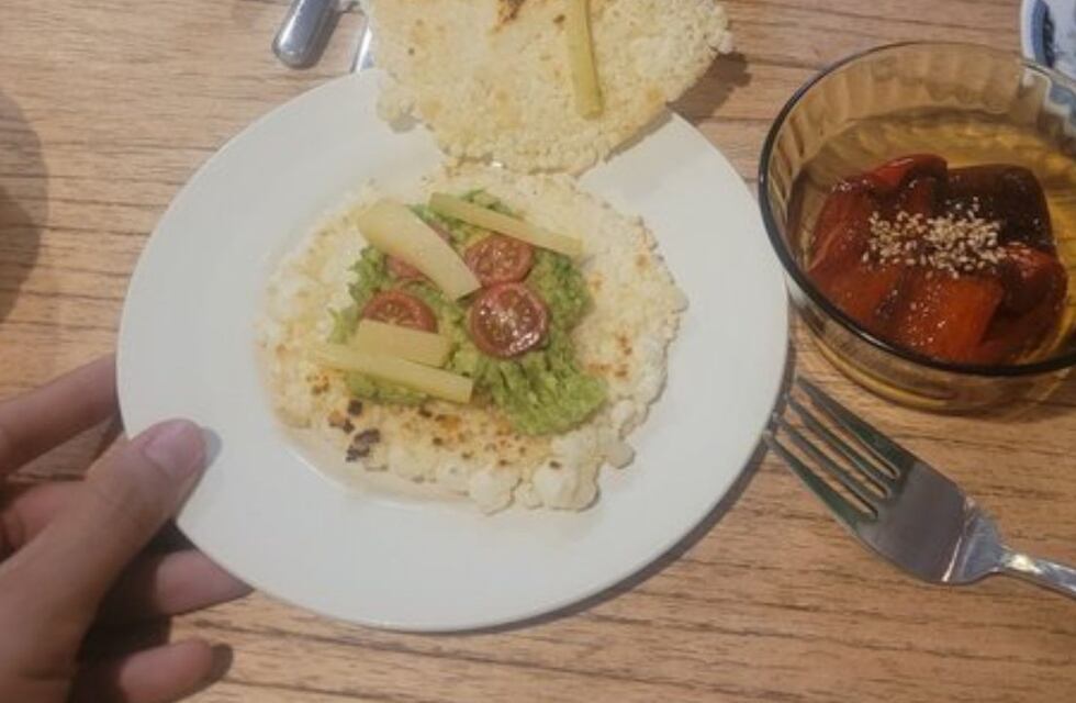 Pagó más de 2300 pesos por un sándwich para celíacos pequeño como su mano y se quejó por Twitter