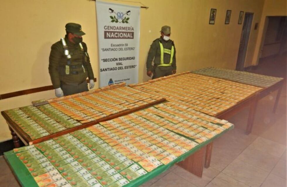 Insólito: viajaban desde Salta a Carlos Paz con 4 millones de pesos y dólares