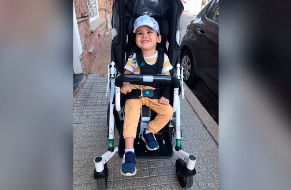 Quién es Thiago, el nene cordobés de dos años que tiene parálisis cerebral y necesita ayuda