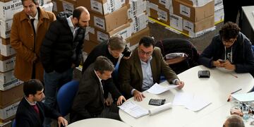 Elecciones en Córdoba 2023. Duplicaron el personal para agilizar el escrutinio definitivo.