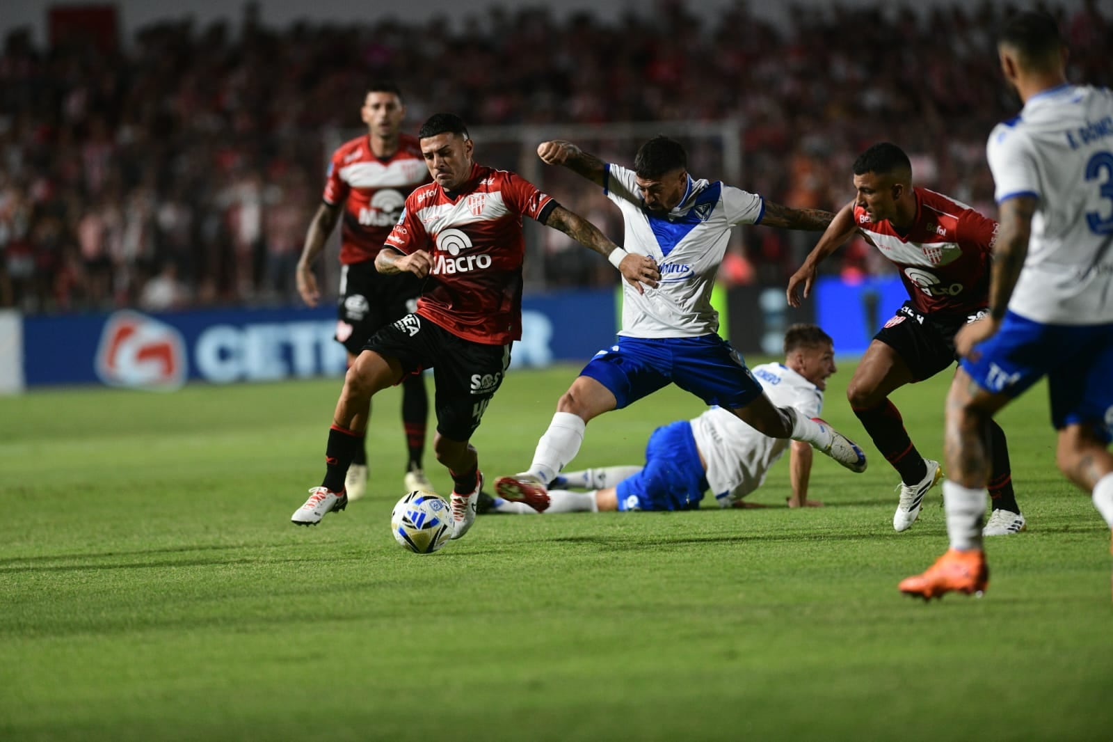 Instituto vs. Vélez, por la fecha 1 del Torneo Apertura en Alta Córdoba. (Javier Ferreyra / La Voz)