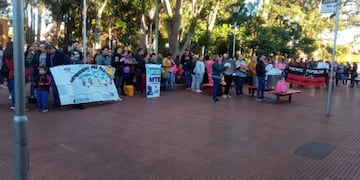 Protesta por falta de asistencia a merenderos de Eldorado.