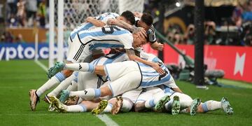 Festejo de Argentina tras el último penal de la final en Qatar 2022, que los consagró campeón.