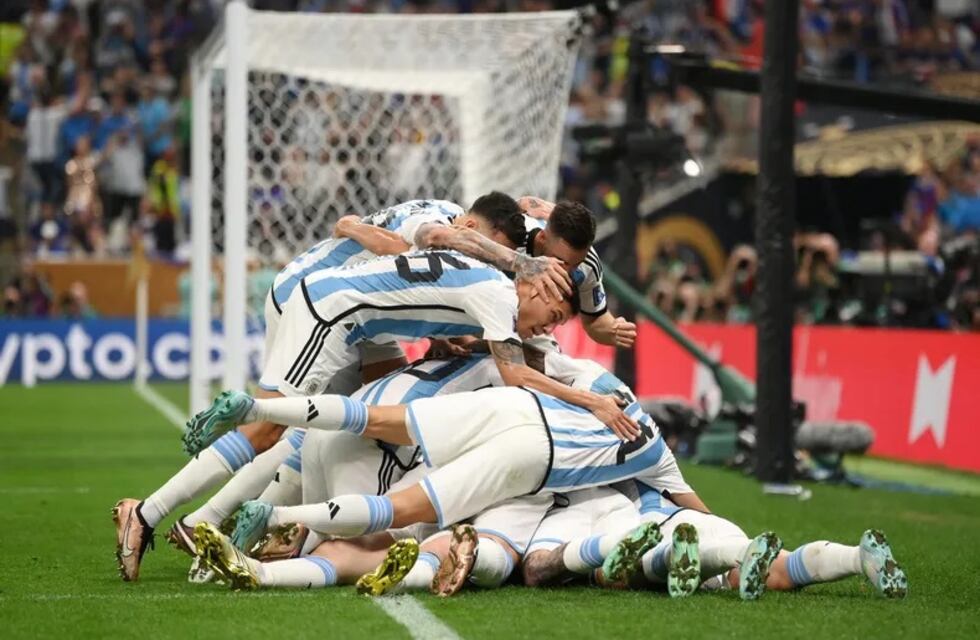 Más de 400 dólares y de colección: así es el modelo de celular de la Selección Argentina que saldrá a la venta