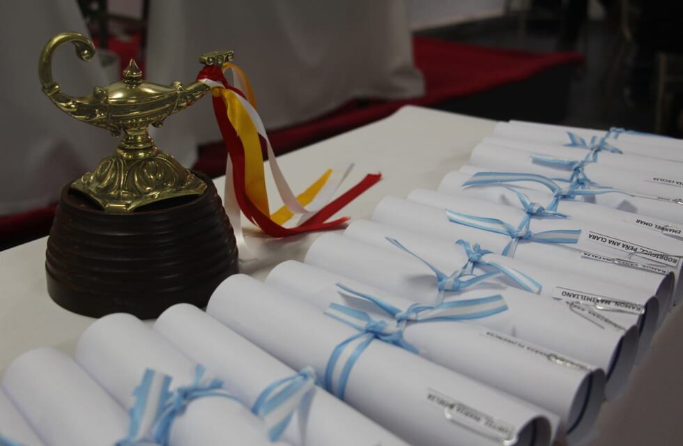Acto de Colación y entrega de diplomas de Cresta