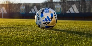 Nueva pelota del fútbol argentino.