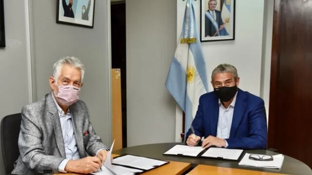 El gobernador viajó a Buenos Aires en busca de financiamiento nacional para la construcción de viviendas en San Luis.