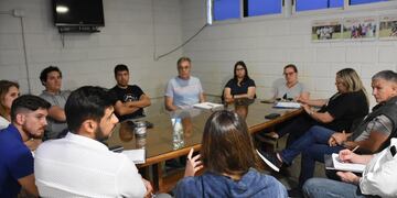 Castellano con los representantes del barrio Los Arces