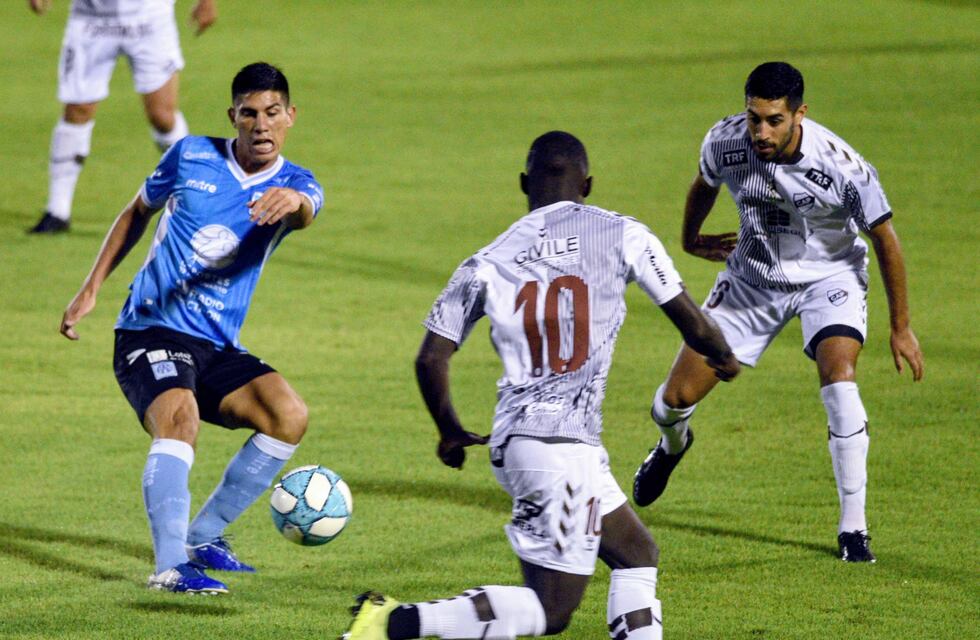 Los penales amargaron otra vez a Estudiantes de Río Cuarto; ascendió Platense