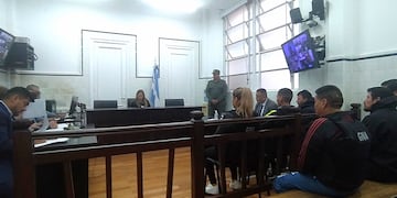 La jueza federal de Garantías N° 2, Mariela Giménez, dio por formalizada la imputación penal requerida por el fiscal general Eduardo José Villalba y dictó la prisión preventiva de seis personas acusadas de integrar una organización narcocriminal.