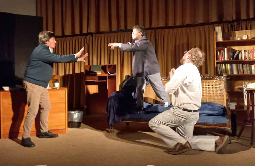 “Sentido Menaje”: una obra teatral de alto vuelo