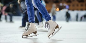Patinaje sobre hielo en plena ciudad de Córdoba.
