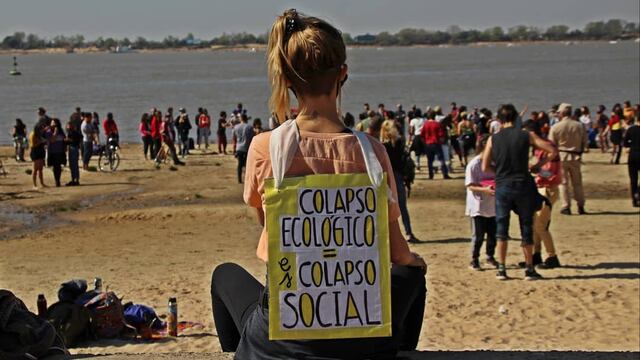 Ambientalistas autoconvocados organizaron una manifestación en la Rambla Catalunya de Rosario para pedir la sanción de una ley de humedales. (@multisectorialhumedales)