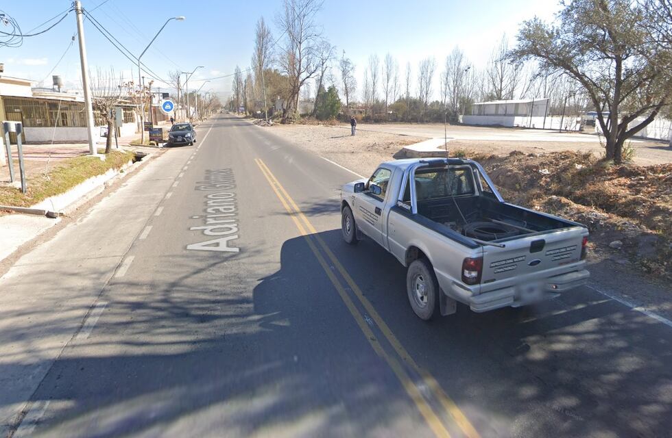 Una joven de 17 años tuvo a su bebé en plena vía pública en Maipú con la ayuda de dos policías