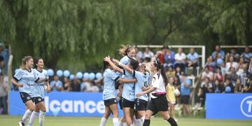Belgrano femenino empezó el campeonato de la Primera B y gana con comodidad. (Ramiro Pereyra / La Voz)