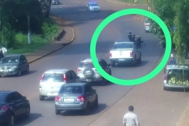 Detenido en Eldorado por hostigar a automovilistas en un semáforo.