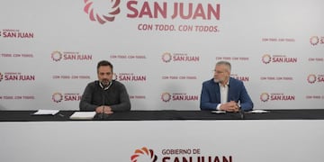 El secretario administrativo de Salud Pública, Guillermo Benelbaz y el asesor letrado de Gobierno, Carlos Lorenzo.
